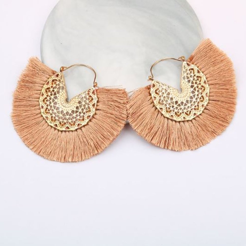2/$25❣️Taupe Fringe Hoop Earrings